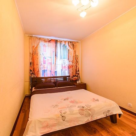 Apartment On Hryhoriia Chuprynky Киев Екстериор снимка
