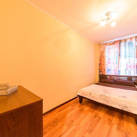 Apartment On Hryhoriia Chuprynky Киев Екстериор снимка