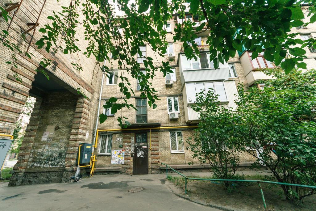 Apartment On Hryhoriia Chuprynky Киев Екстериор снимка