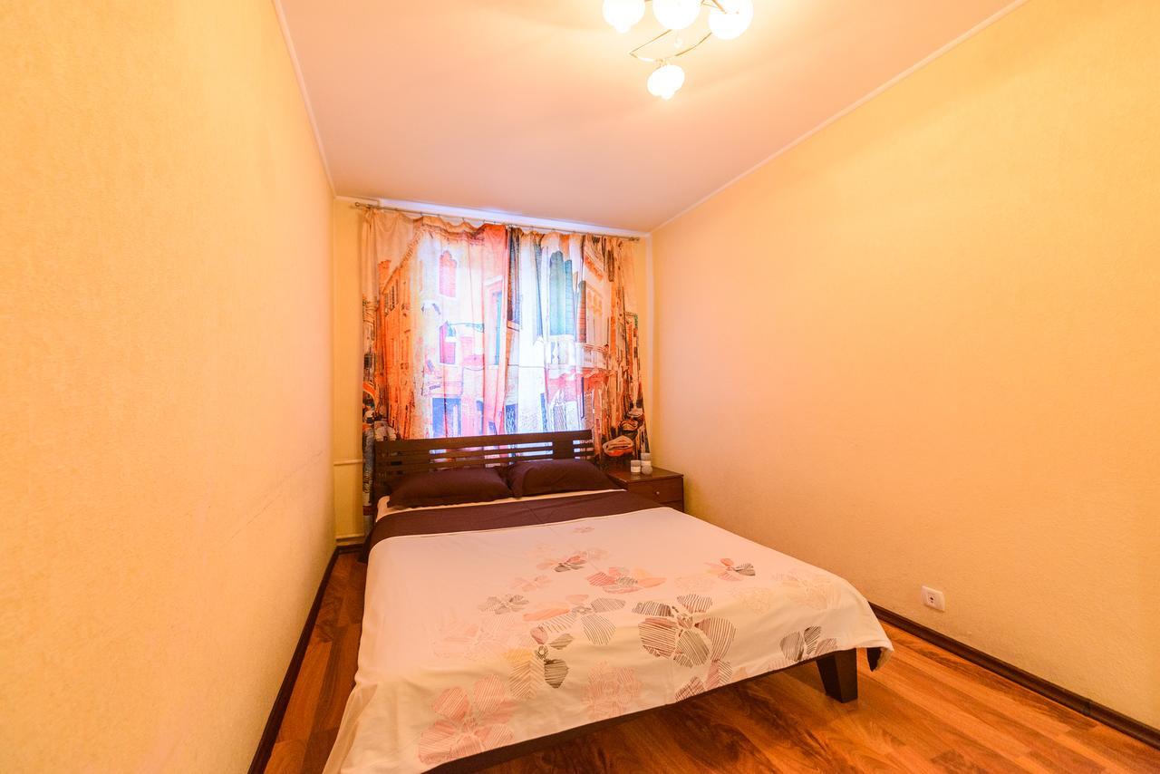 Apartment On Hryhoriia Chuprynky Киев Екстериор снимка