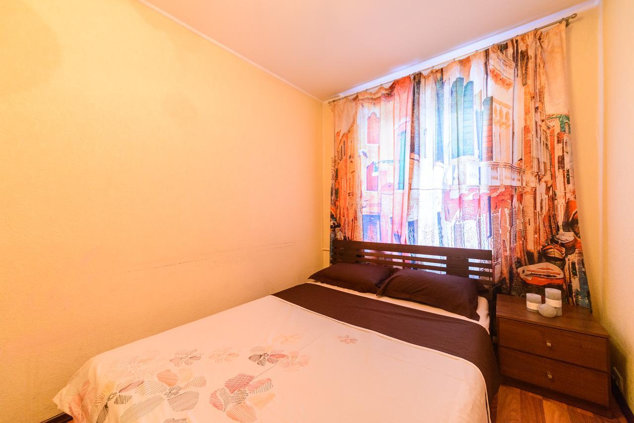 Apartment On Hryhoriia Chuprynky Киев Екстериор снимка