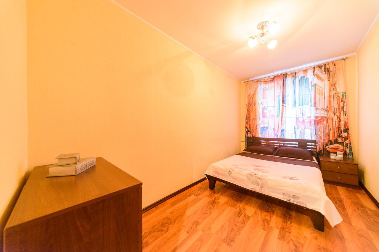 Apartment On Hryhoriia Chuprynky Киев Екстериор снимка