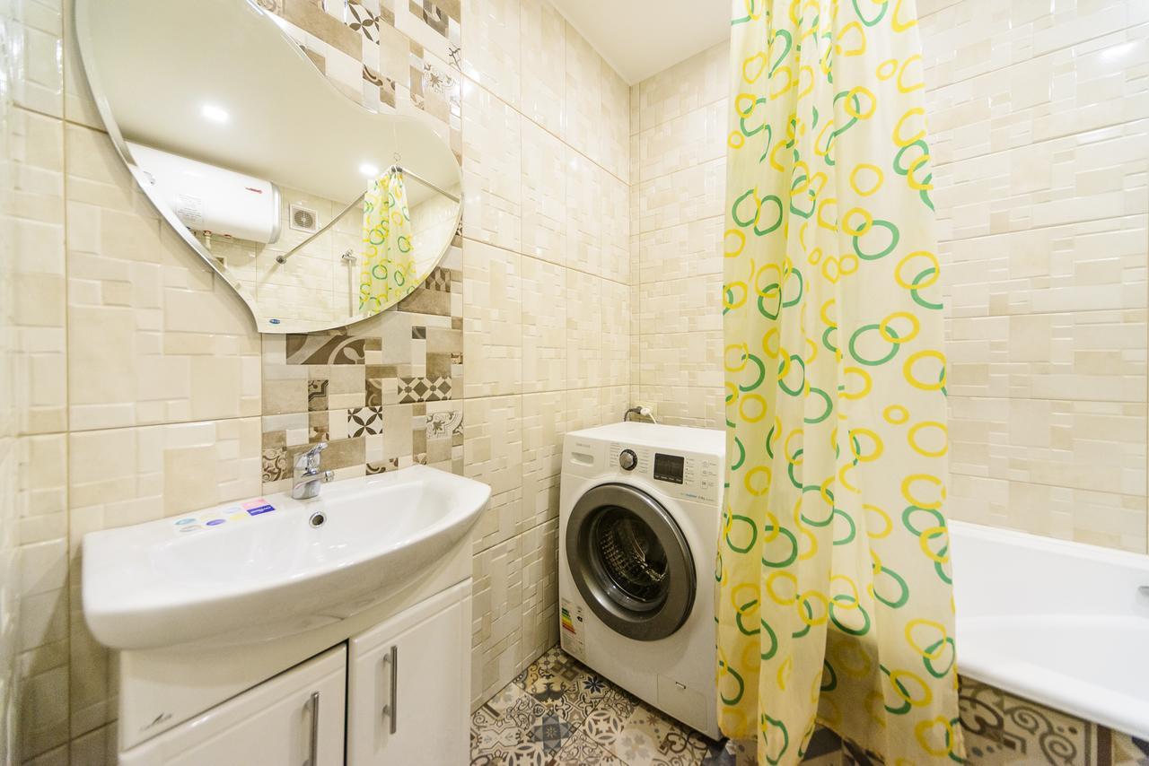 Apartment On Hryhoriia Chuprynky Киев Екстериор снимка