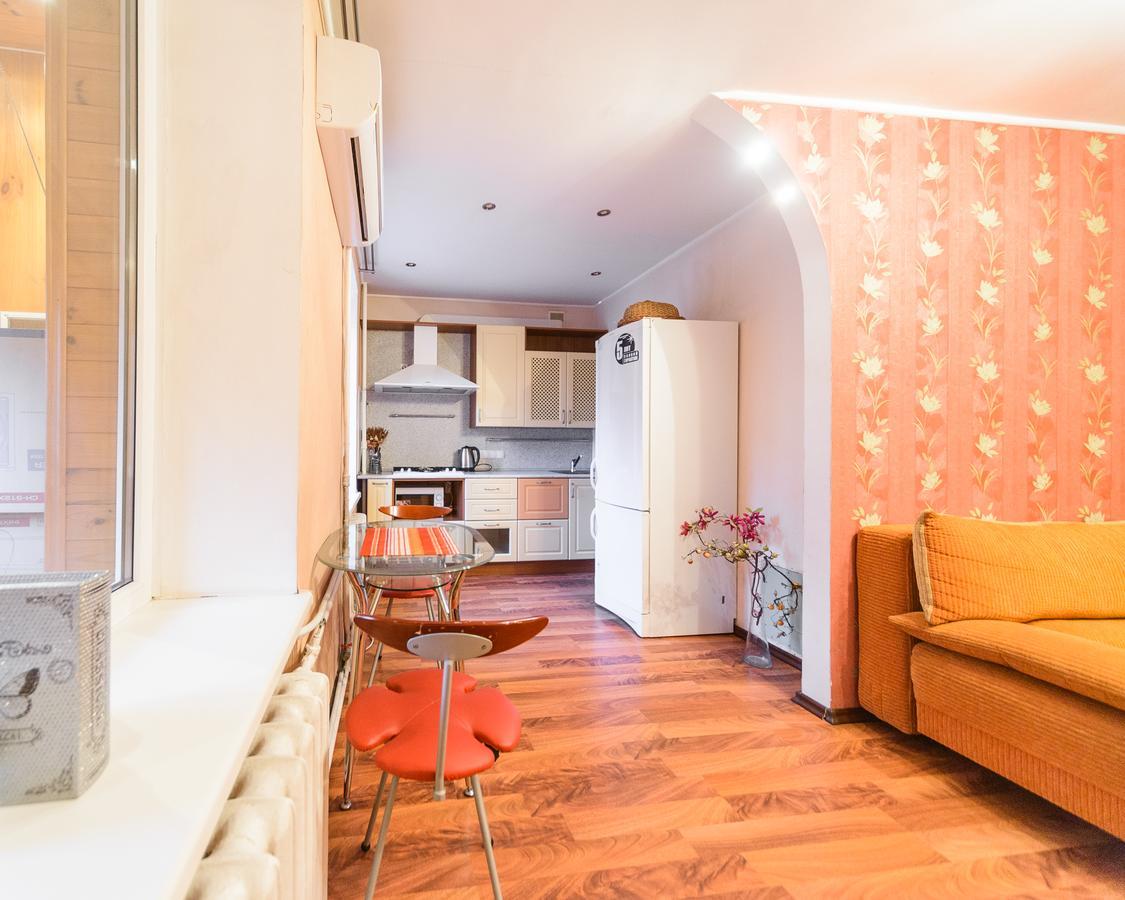 Apartment On Hryhoriia Chuprynky Киев Екстериор снимка
